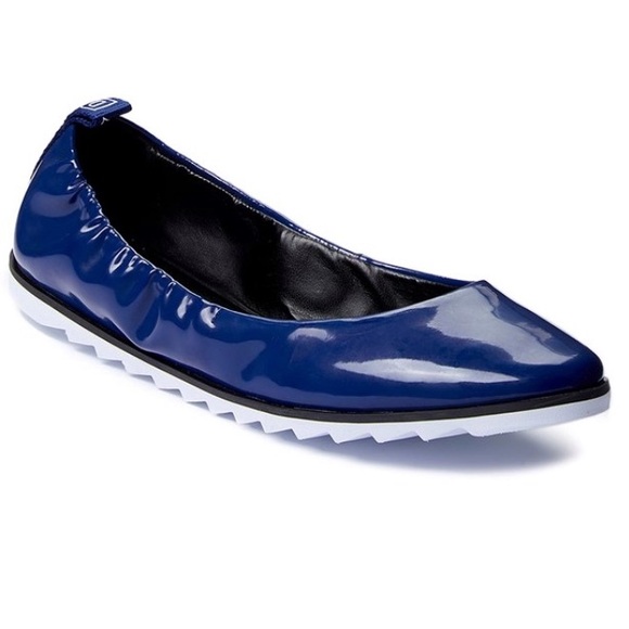 NWT DKNY vivi patent flat - Picture 2 of 10